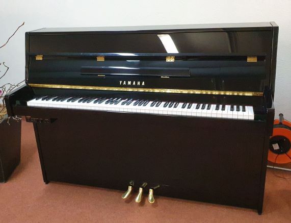 Yamaha B1 Silent von 2015 in Schwarz glänzend