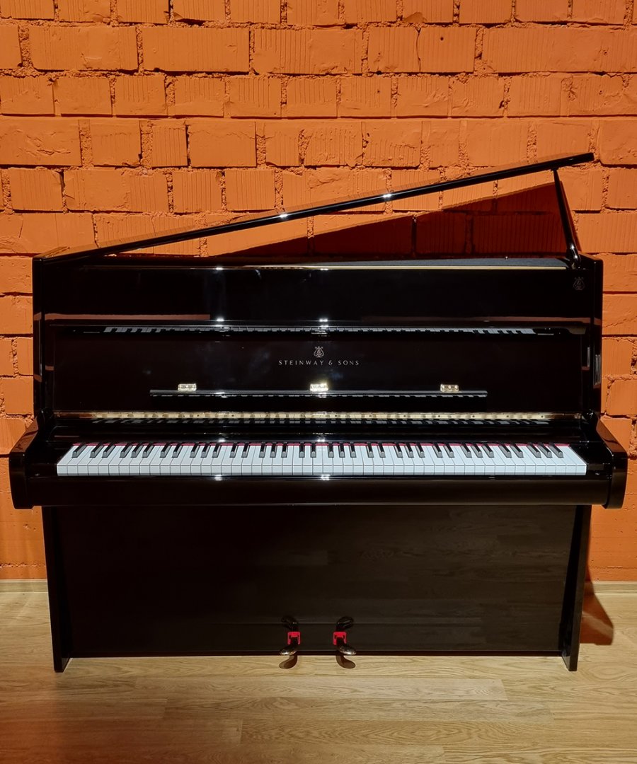 Steinway & Sons Z-114 von 1979 in Schwarz glänzend