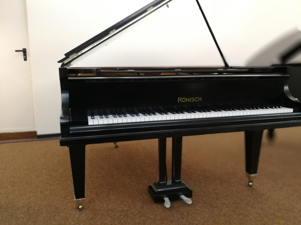 Rönisch 185 von 1924 in Schwarz glänzend