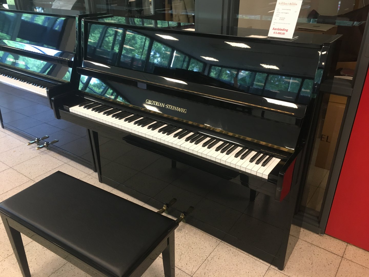 Grotrian-Steinweg 120 schwarz poliert von 1981 in Schwarz glänzend
