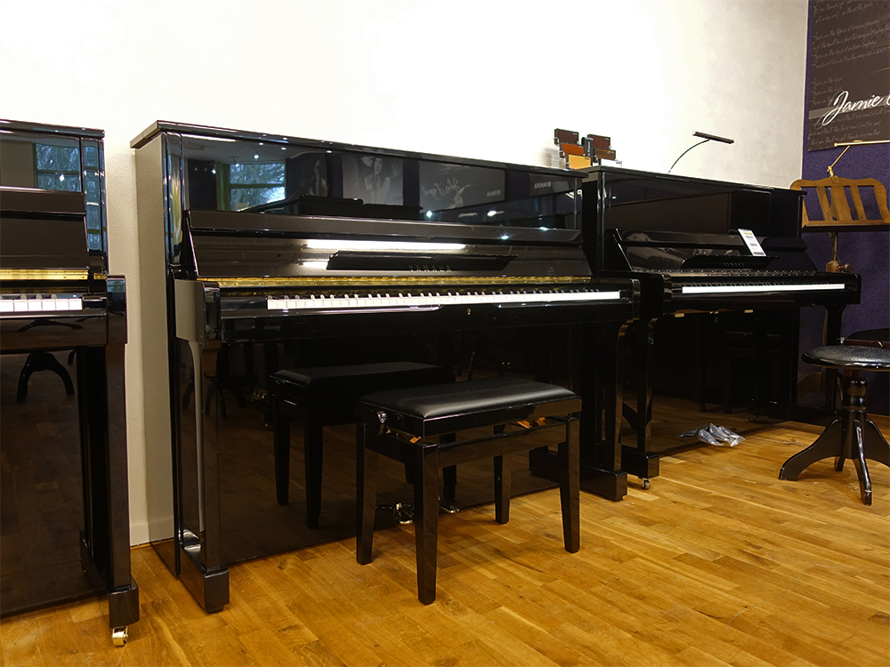 Yamaha SU118 C von 1983 in Schwarz glänzend