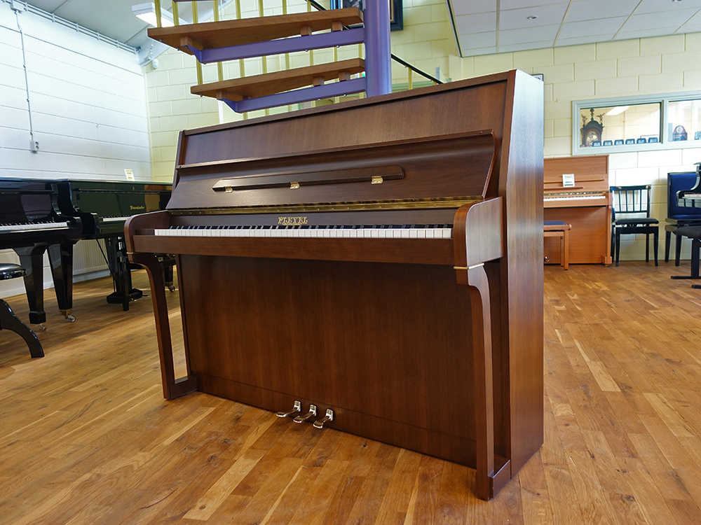 Pleyel Marigny von 1983 in Holz matt