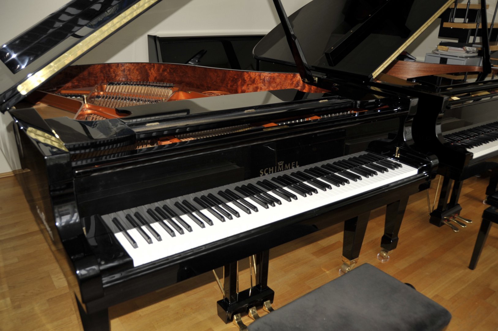 Schimmel Tradition 170 von 2005 in Schwarz glänzend