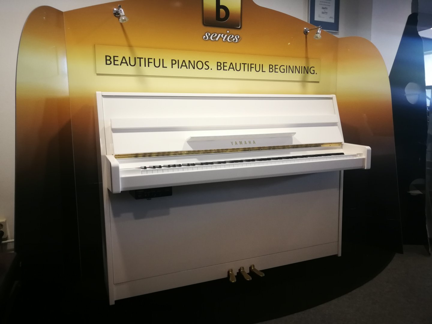 Yamaha Silent Klavier B1SG2PWH von 2018 in Weiß glänzend