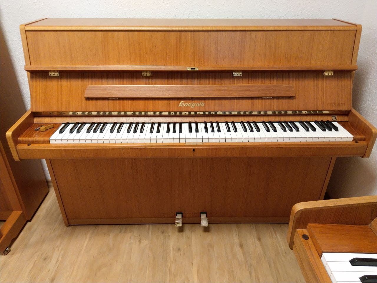- Andere Marke - Haegele 108 von 1800 in Nussbaum matt