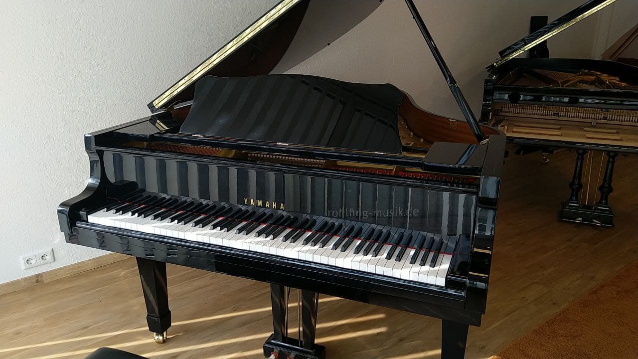 Yamaha G3 - 186 von 1991 in Schwarz glänzend