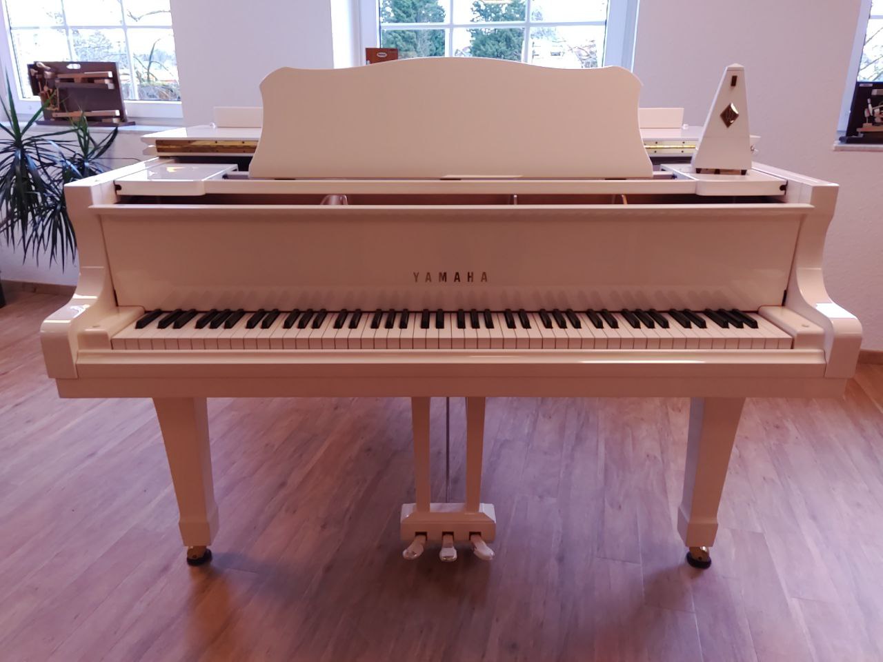 Yamaha C2 von 1998 in Weiß glänzend