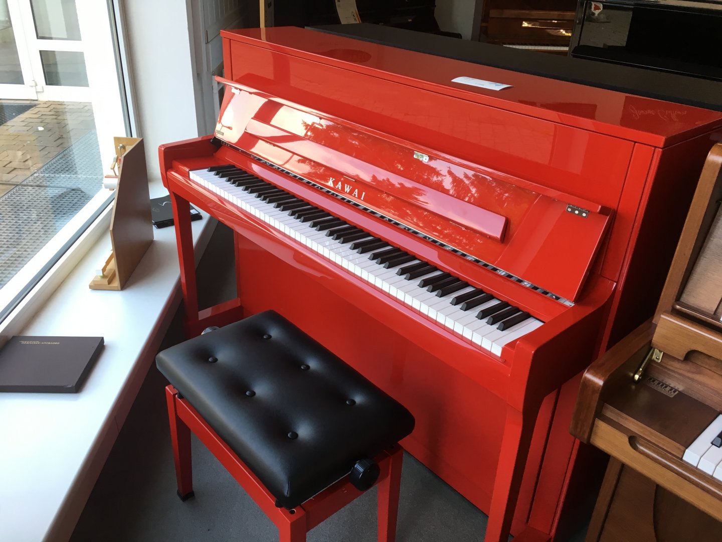 Kawai K 200 in ROT poliert von 2015 in Sonderfarbe glänzend