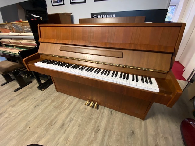 Kawai CE 8N von 1983 in Nussbaum matt