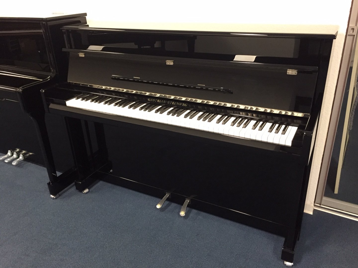 Grotrian-Steinweg Friedrich von 2012 in Schwarz glänzend
