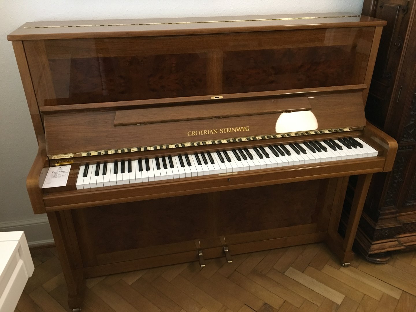 Grotrian-Steinweg 122 V von 1984 in Nussbaum glänzend