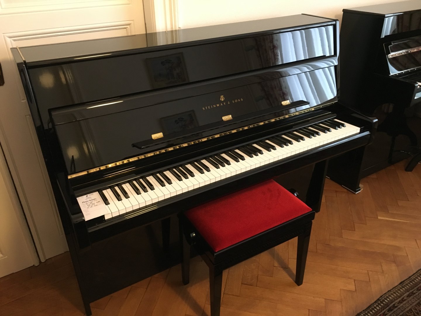 Steinway & Sons Z 114 von 1976 in Schwarz glänzend