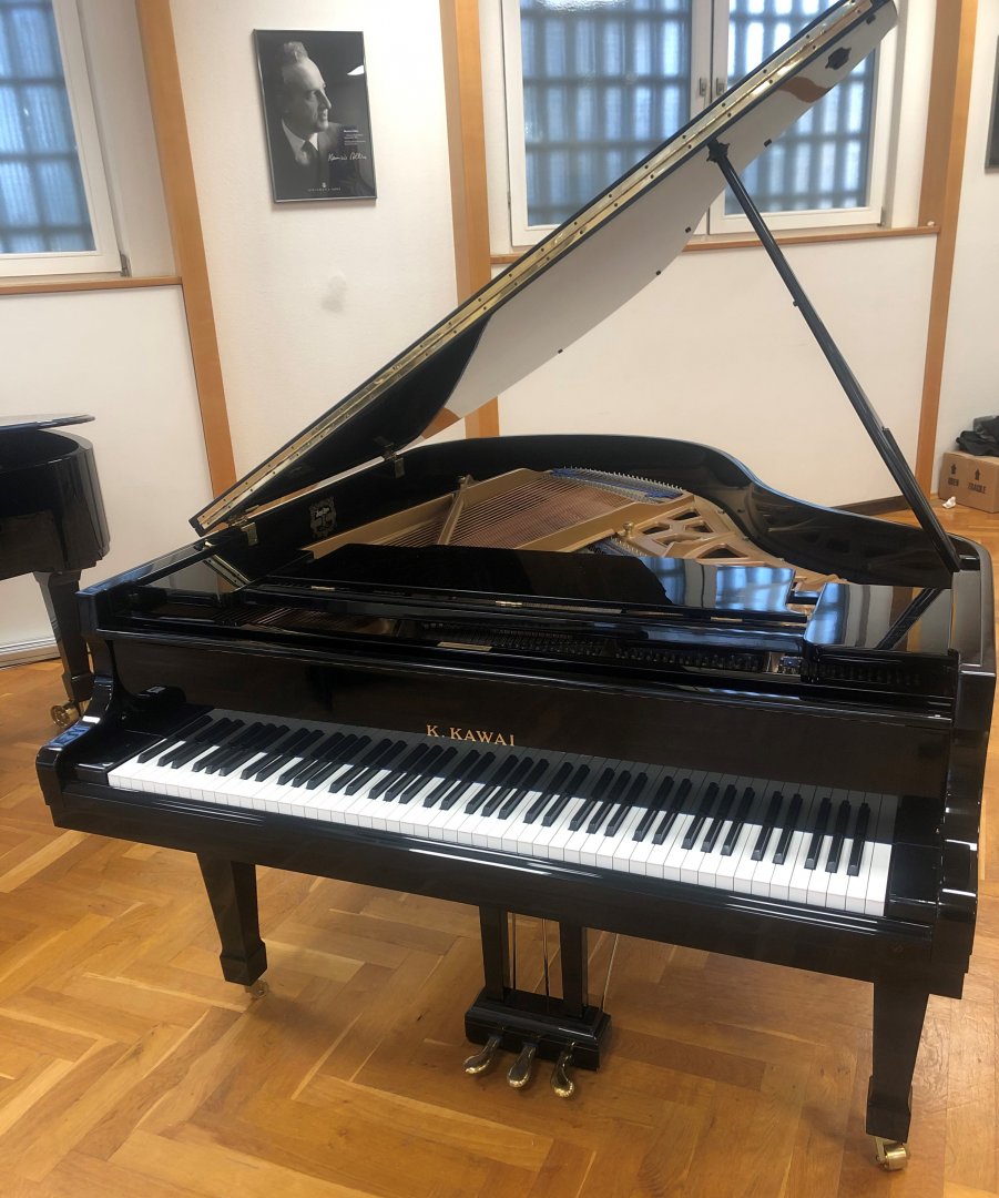 Kawai KG 2 C von 1981 in Schwarz glänzend
