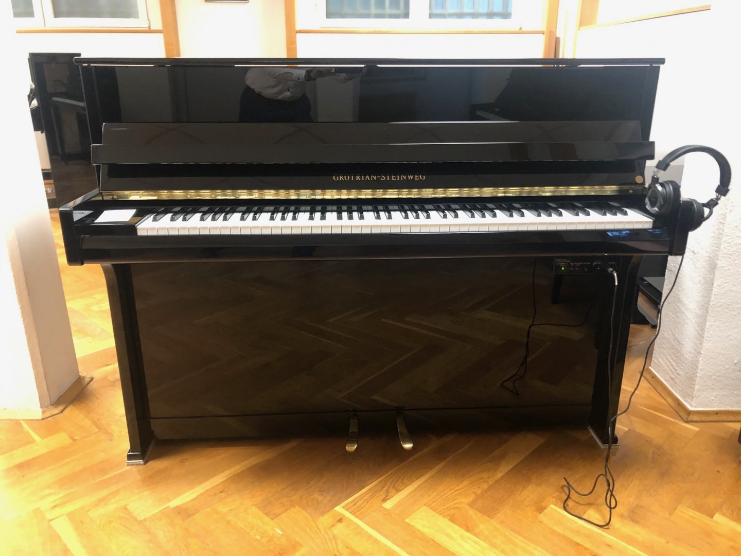 Grotrian-Steinweg Cristal Silent von 2016 in Schwarz glänzend
