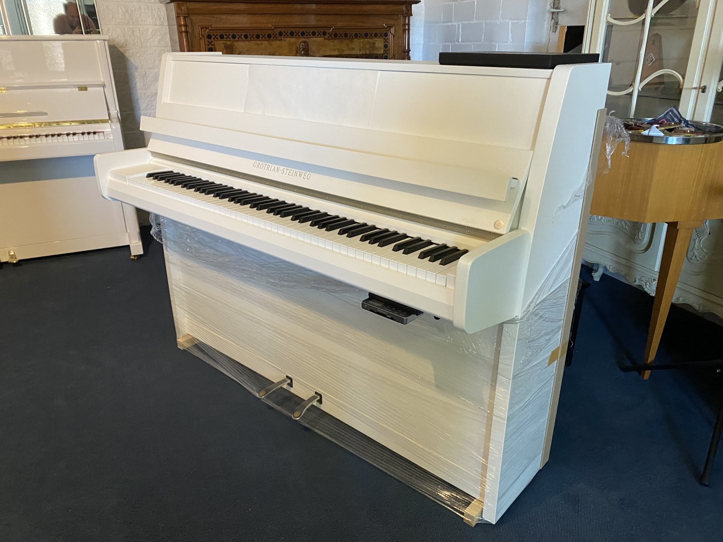 Grotrian-Steinweg 110 Studio Silent Weiß von 2021 in Weiß glänzend