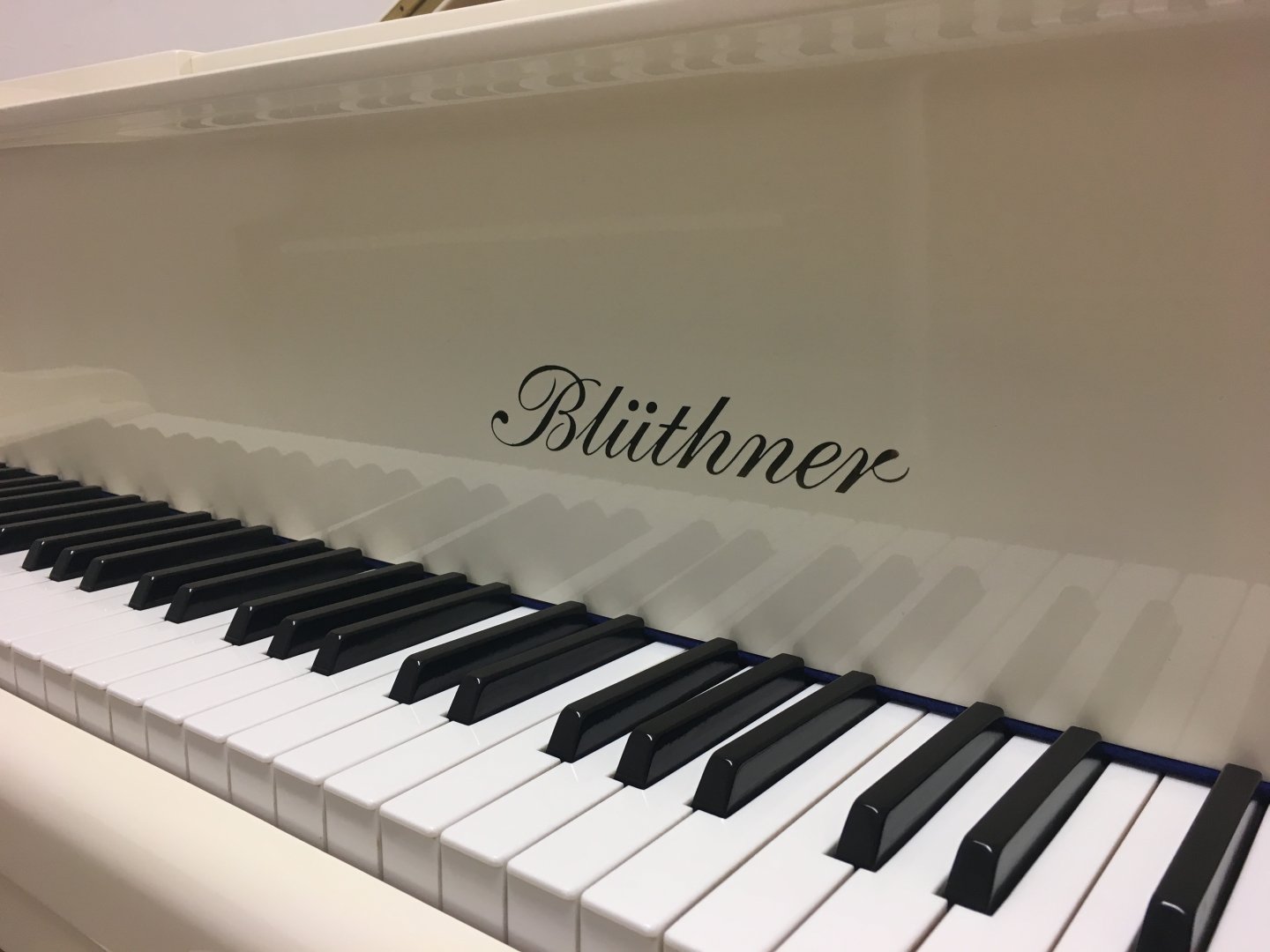 Bluthner Flugel 166 Weiss Poliert Gebraucht Von Pianohaus Klatt Berlin Klavierwunsch