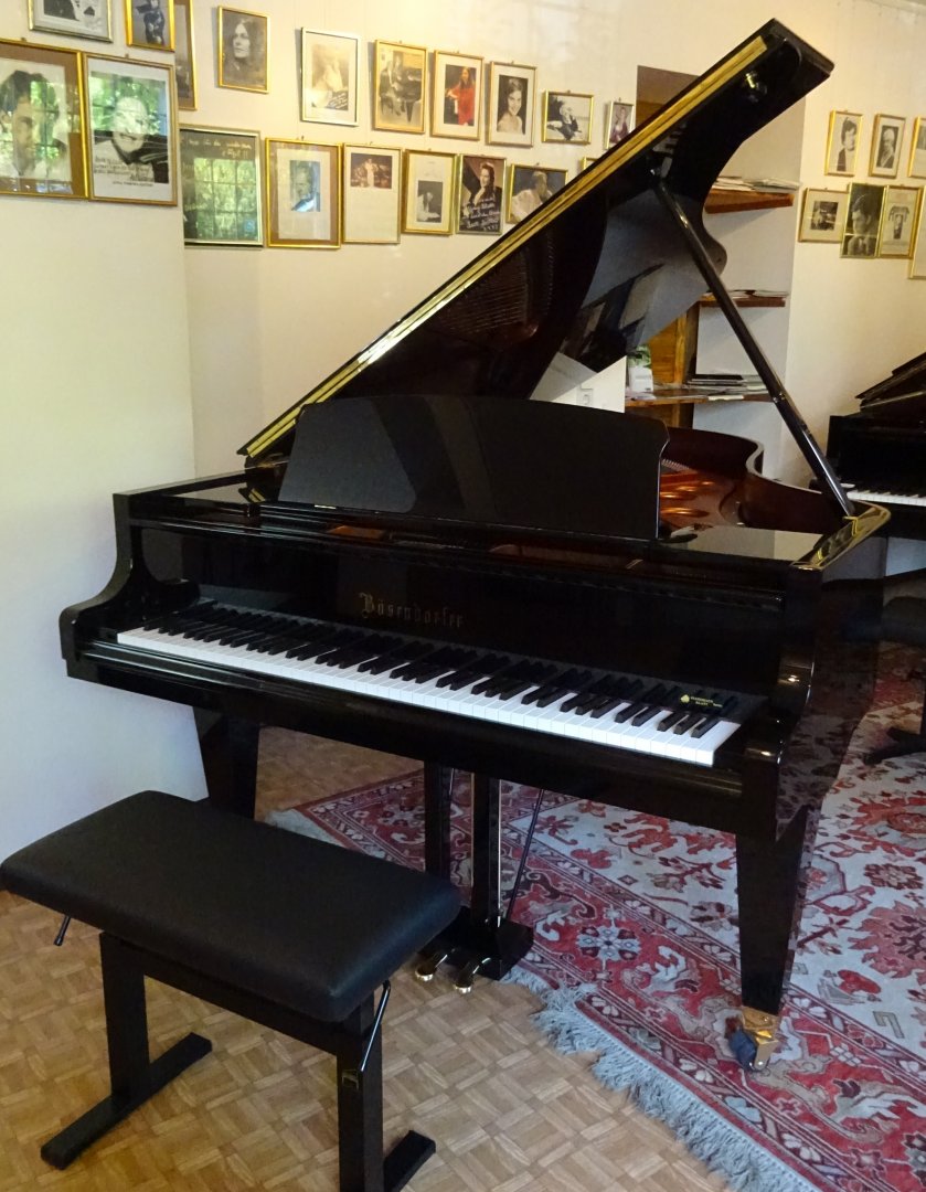 Bösendorfer 214 von 2015 in Schwarz glänzend
