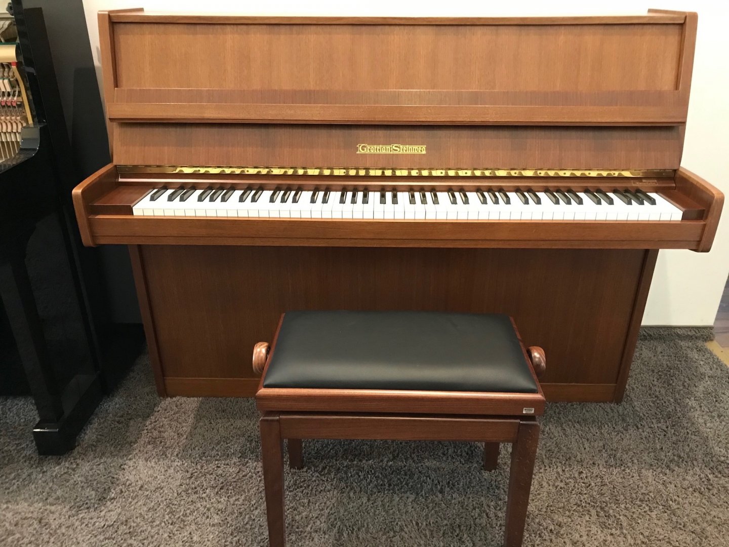 Grotrian-Steinweg 110 von 1977 in Holz matt