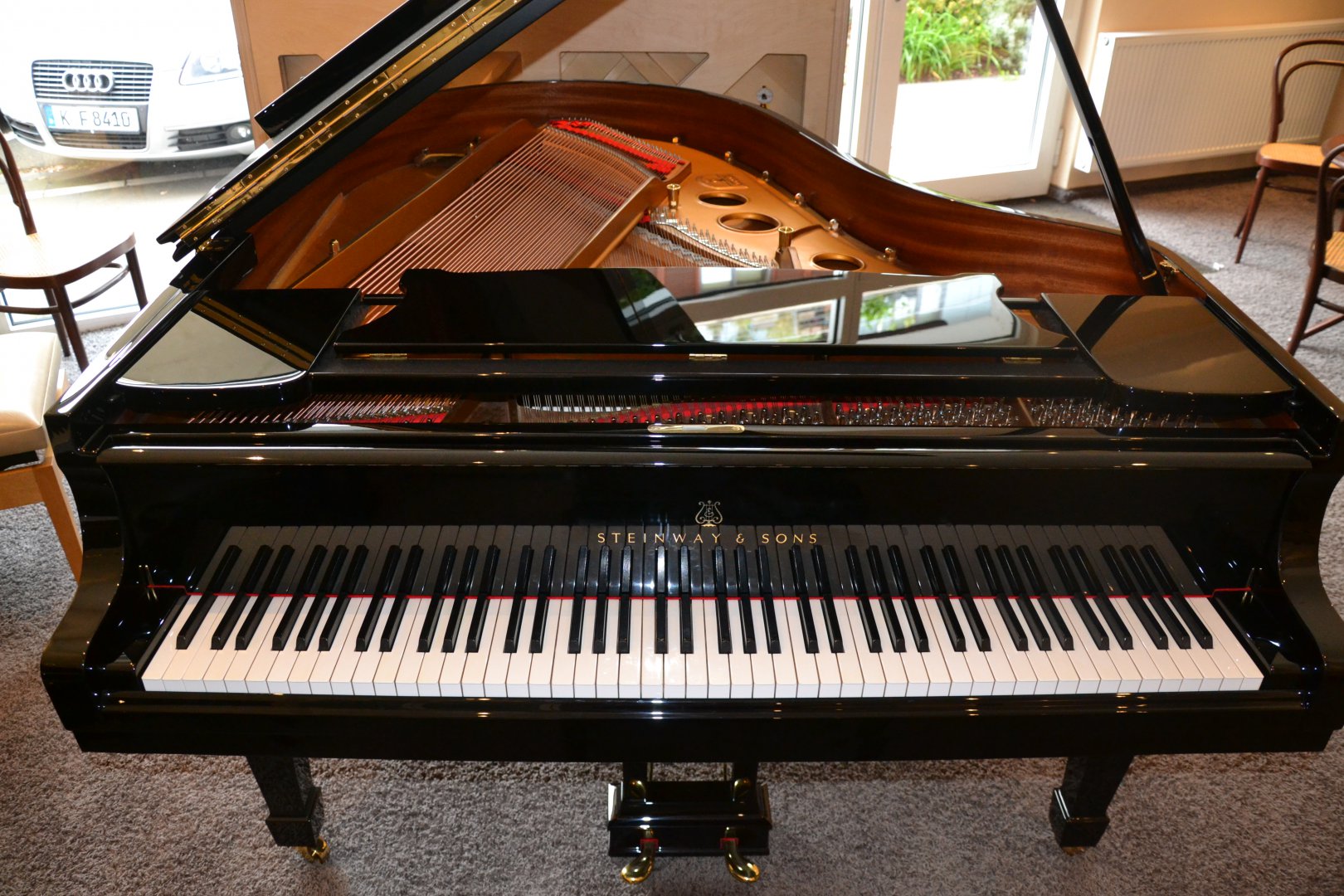 Steinway & Sons O von 1973 in Schwarz glänzend