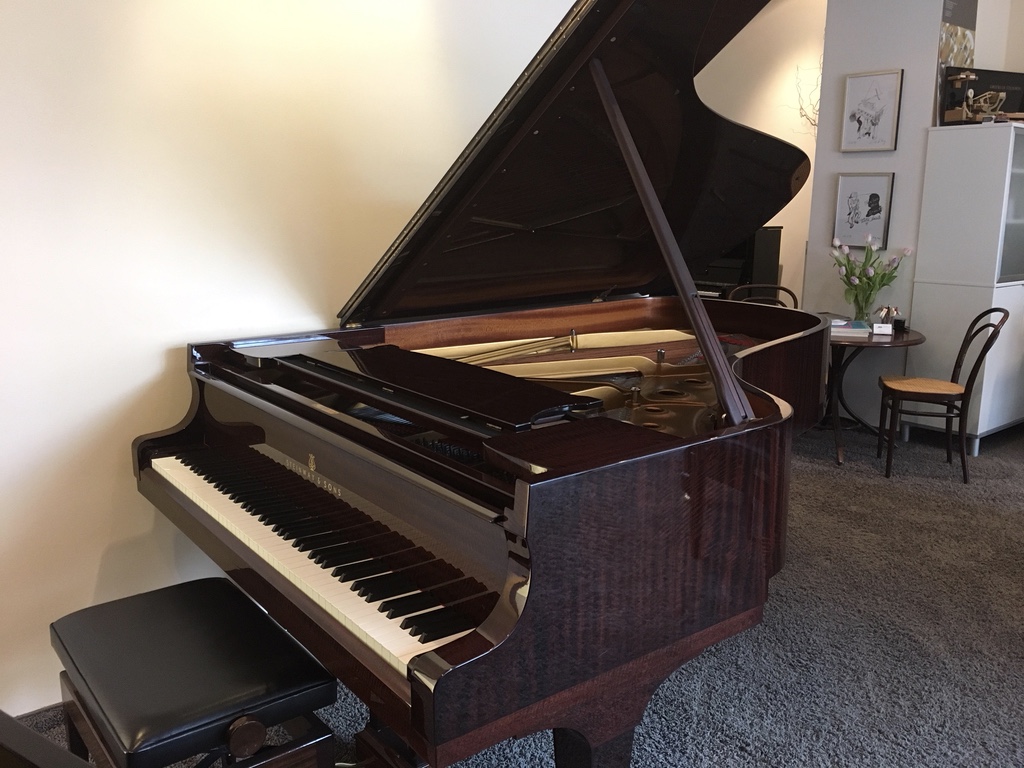 Steinway & Sons 211 von 1979 in Mahagoni glänzend