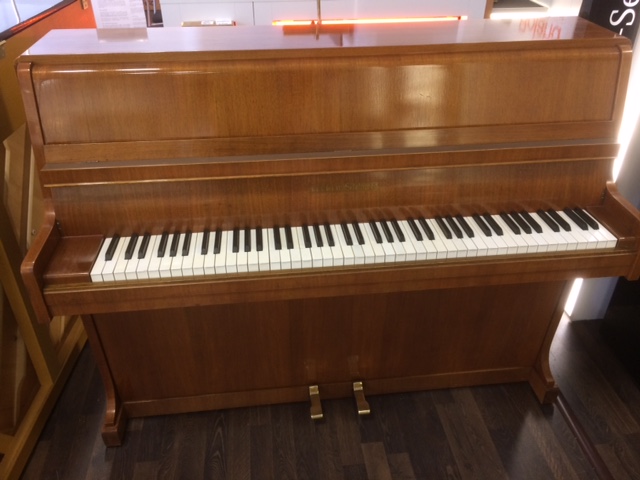 Grotrian-Steinweg 110 von 1957 in Holz glänzend