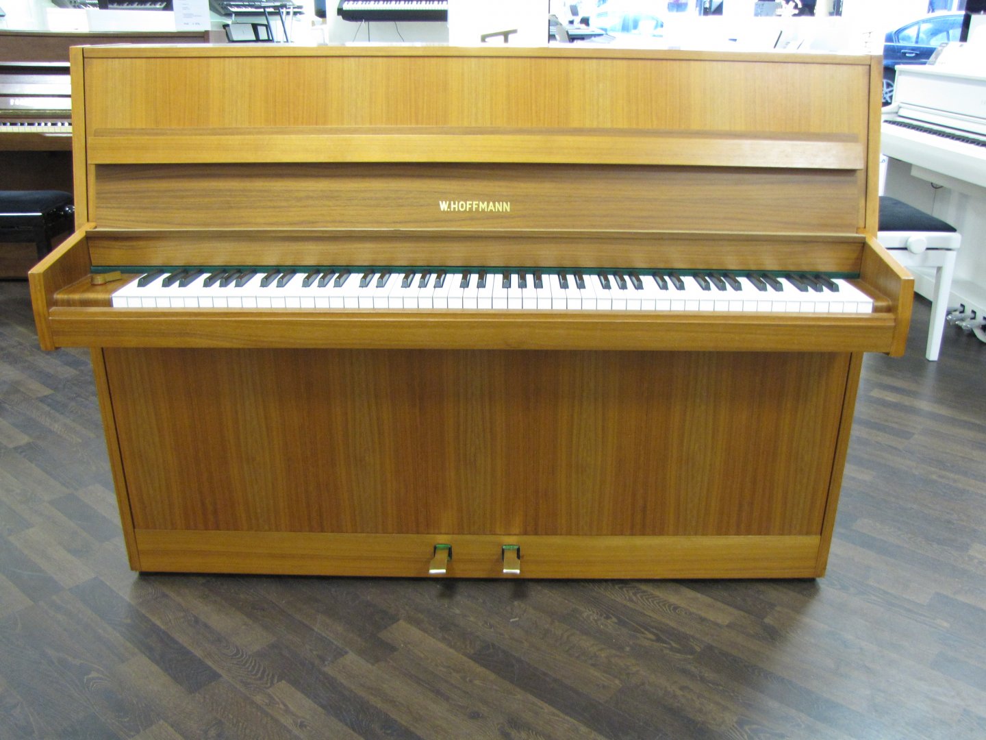 Hoffmann 105 von 1980 in Nussbaum matt