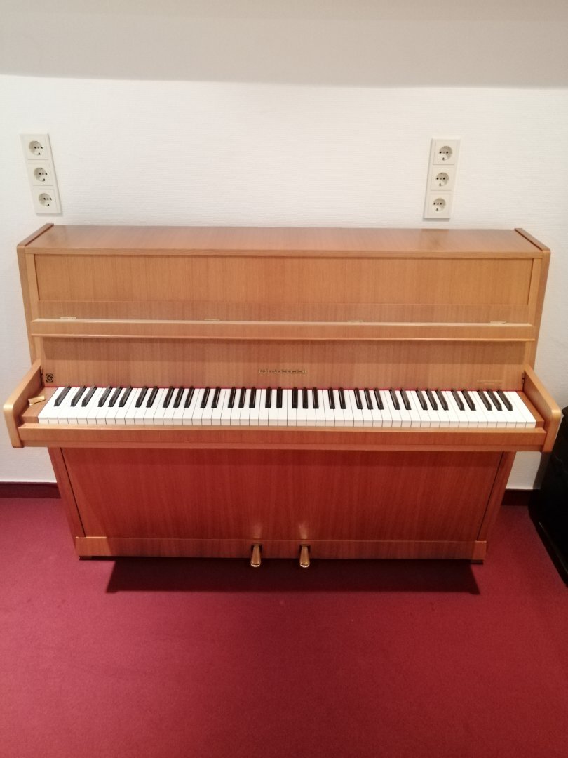 Seiler 108 von 1965 in Nussbaum matt