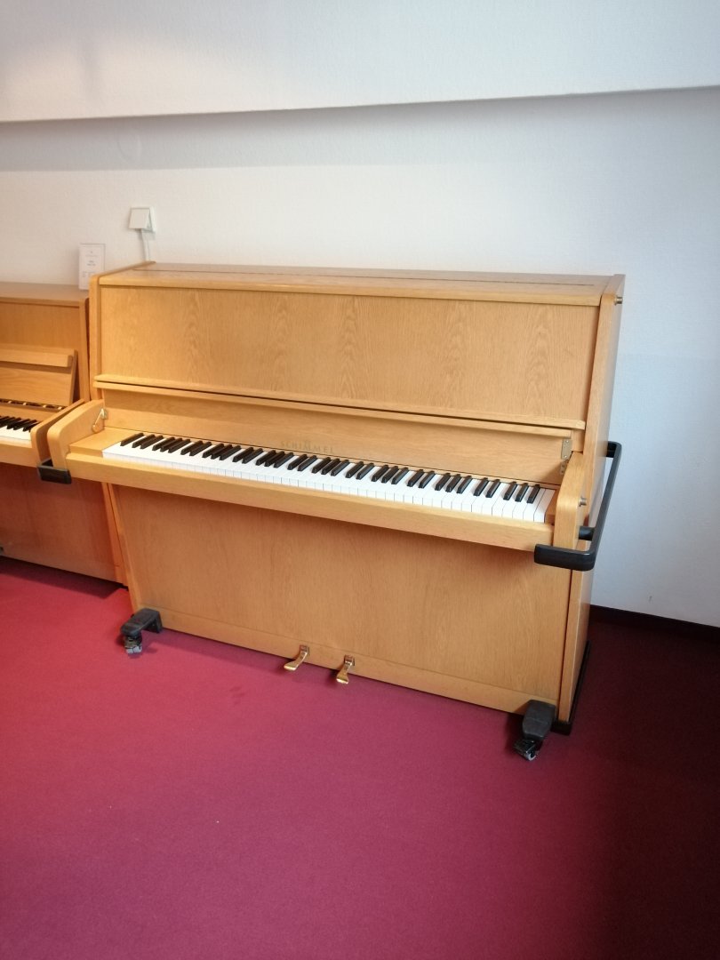 Schimmel 120 von 1997 in Eiche matt