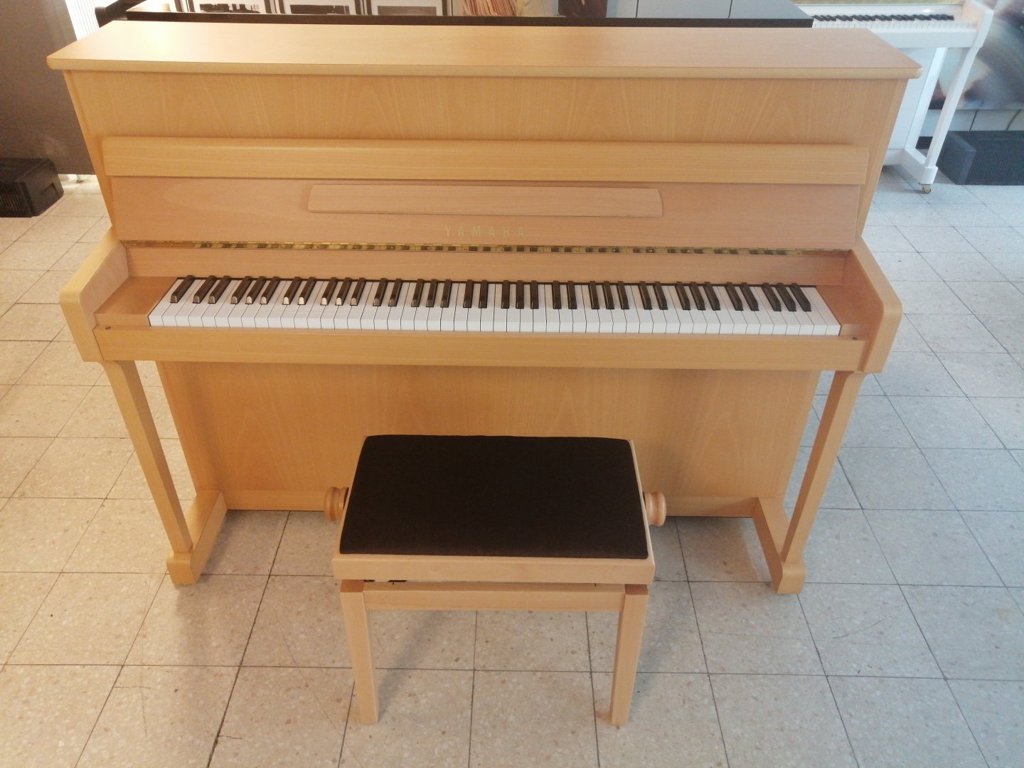 Yamaha P 114 von 2009 in Buche matt