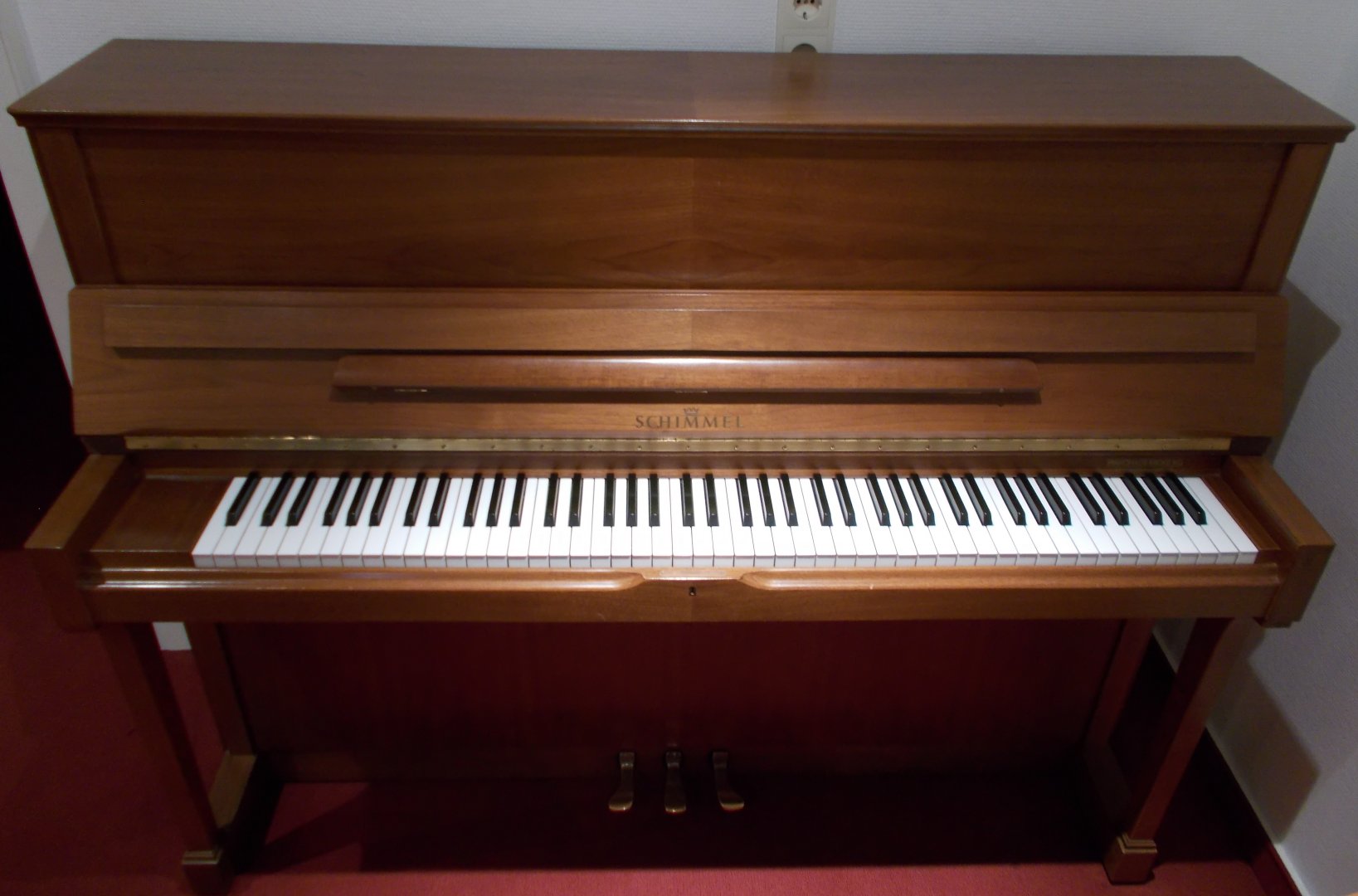 Schimmel 118 von 1989 in Nussbaum matt