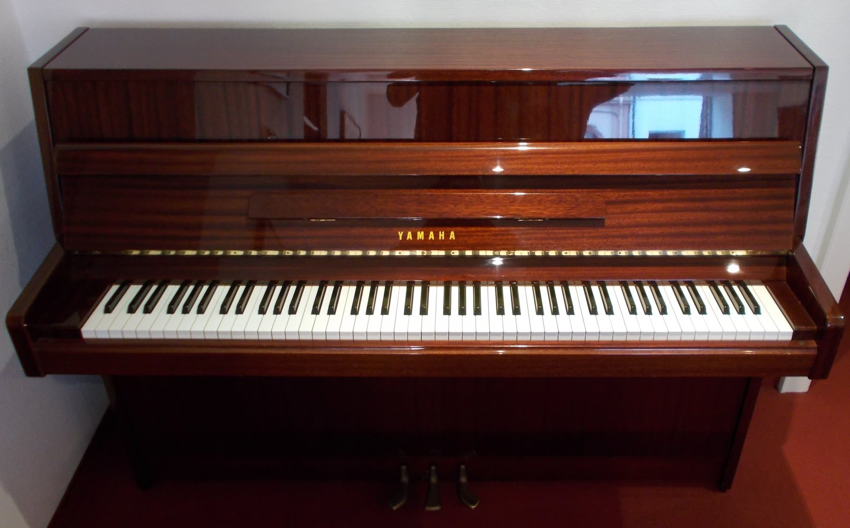 Yamaha 104 von 1978 in Mahagoni glänzend