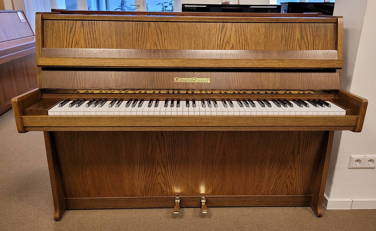 Grotrian-Steinweg 104 von 1973 in Eiche matt