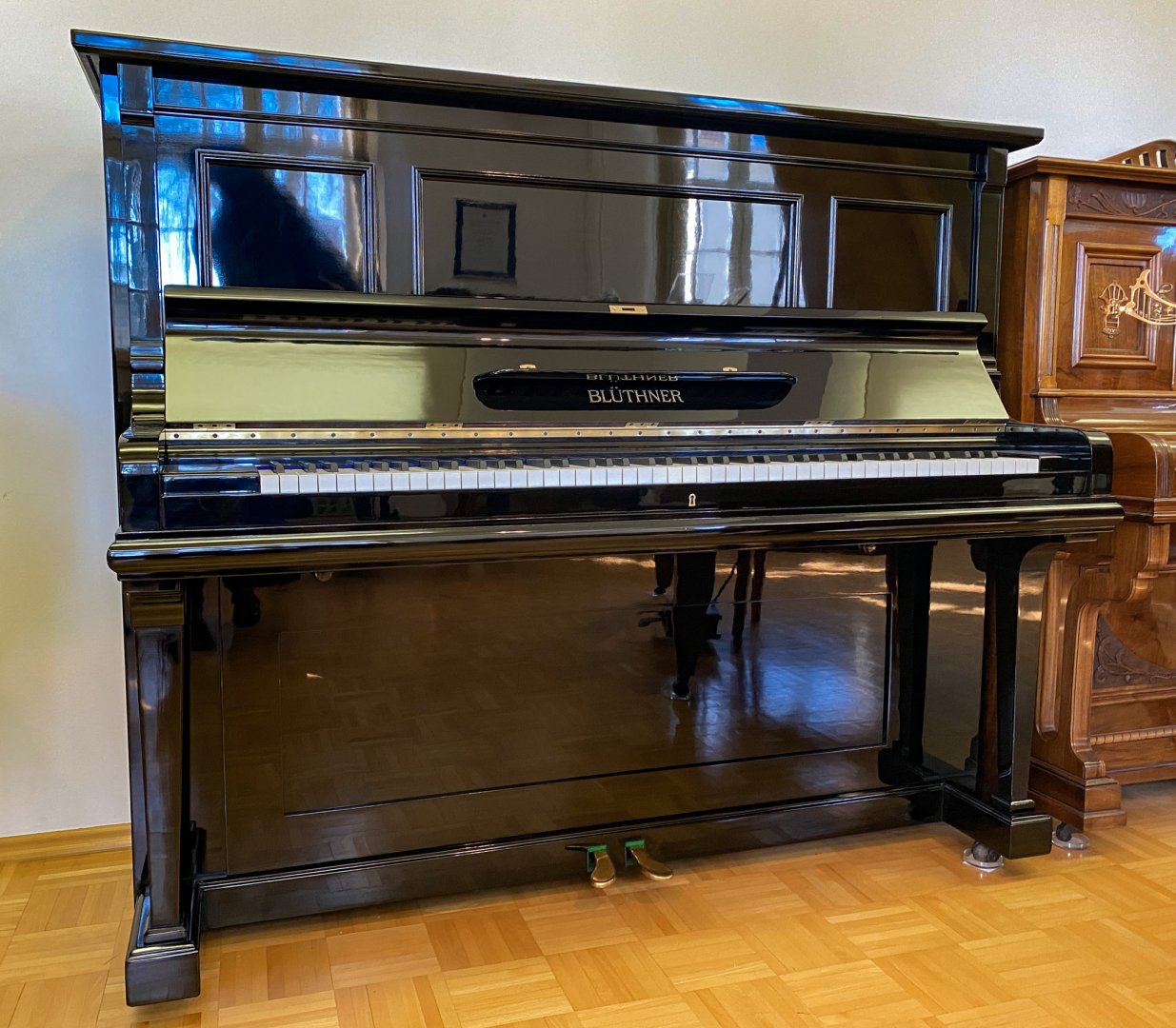 Blüthner 137 cm von 1927 in Schwarz glänzend