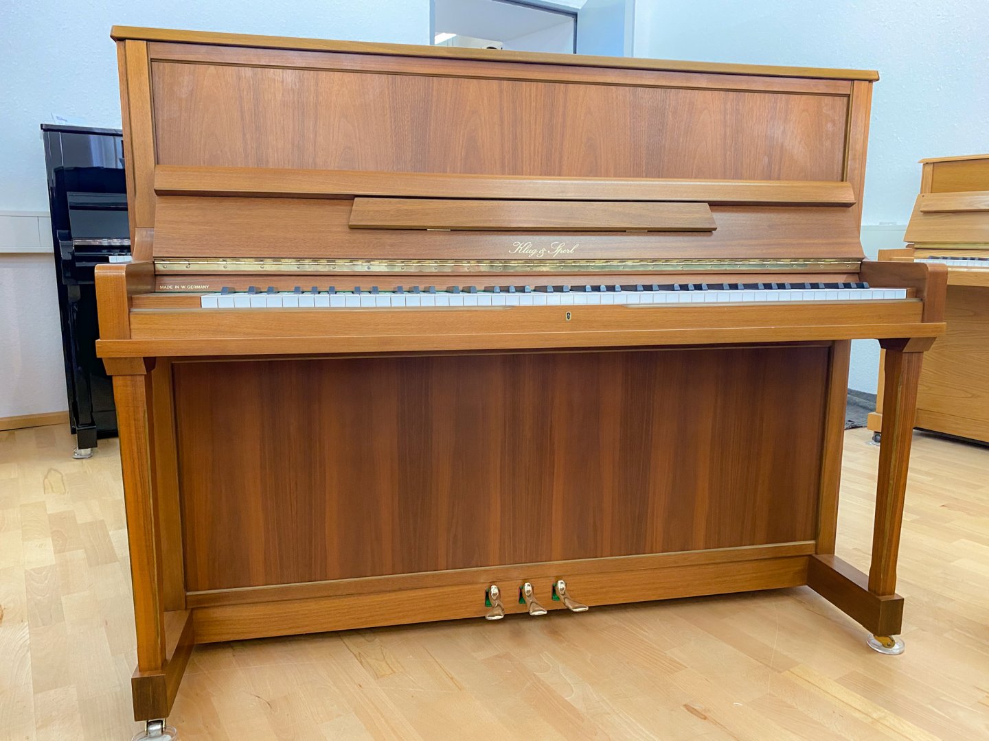Klug und Sperl 114 cm von 1999 in Kirschbaum matt
