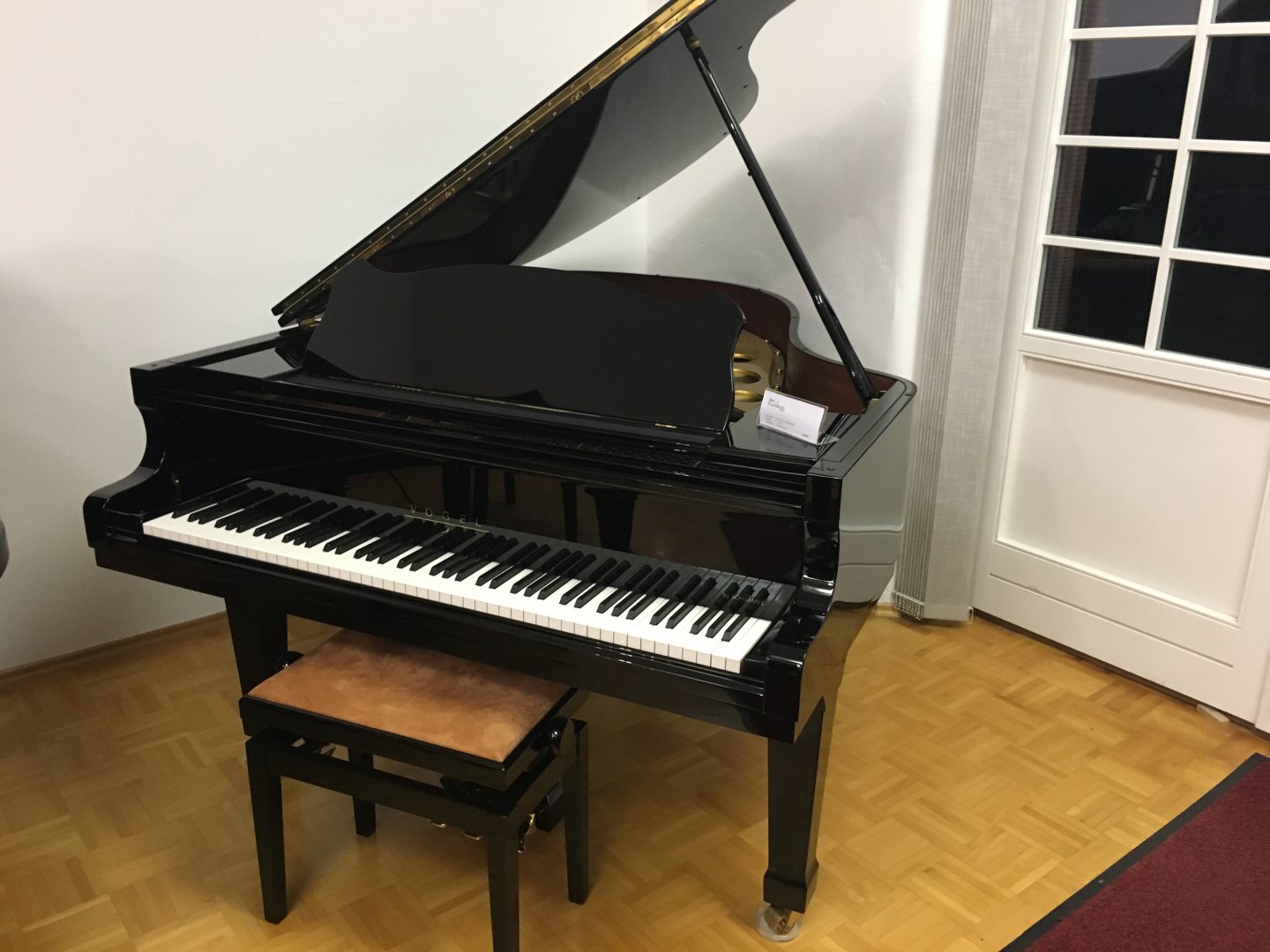 Vogel V 180 T by Schimmel von 2009 in Schwarz glänzend