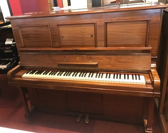 Steinway & Sons 130 von 1932 in Holz matt
