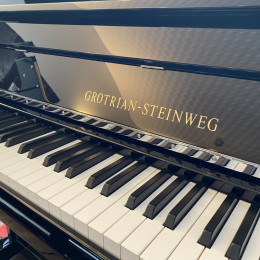 Grotrian-Steinweg G 114 mit Stummschaltung von 2019 in Schwarz glänzend