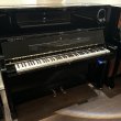 Steinway & Sons Modell K mit Stummschaltung von 2002 in Schwarz glänzend