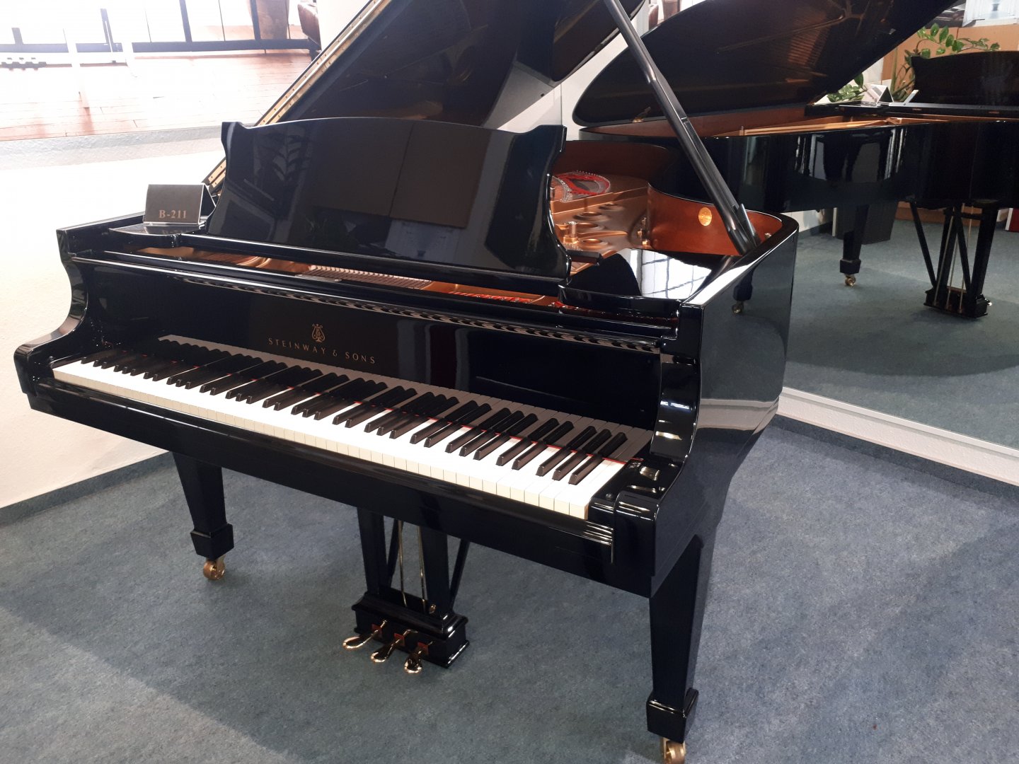 Steinway & Sons B-211 von 1989 in Schwarz glänzend