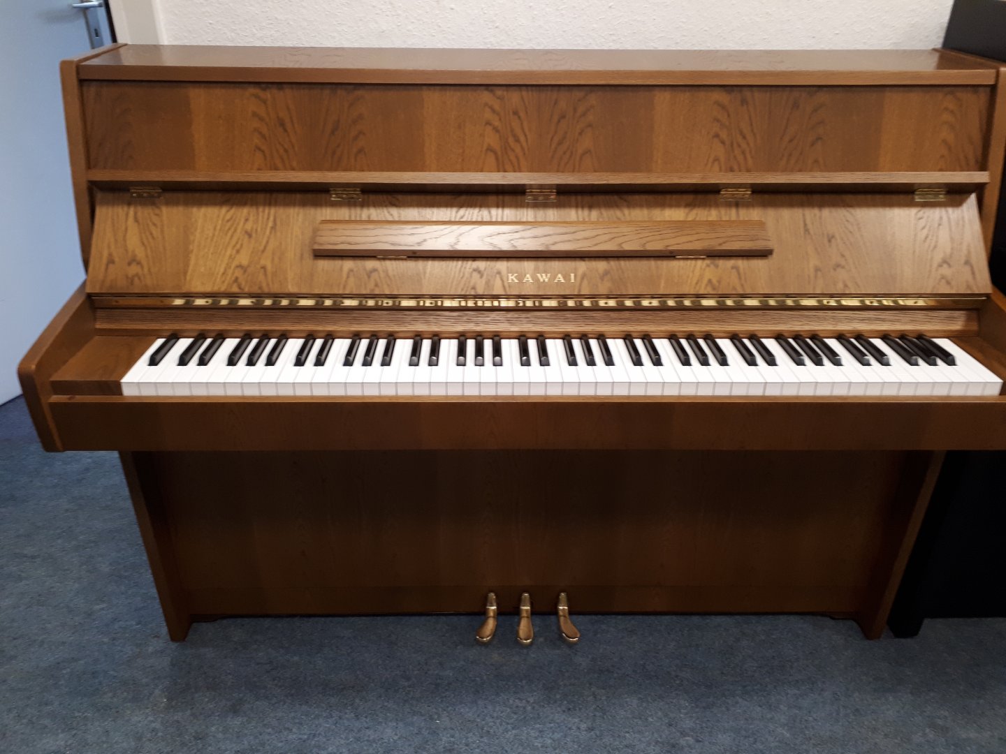 Kawai CE-7 N von 1985 in Holz matt