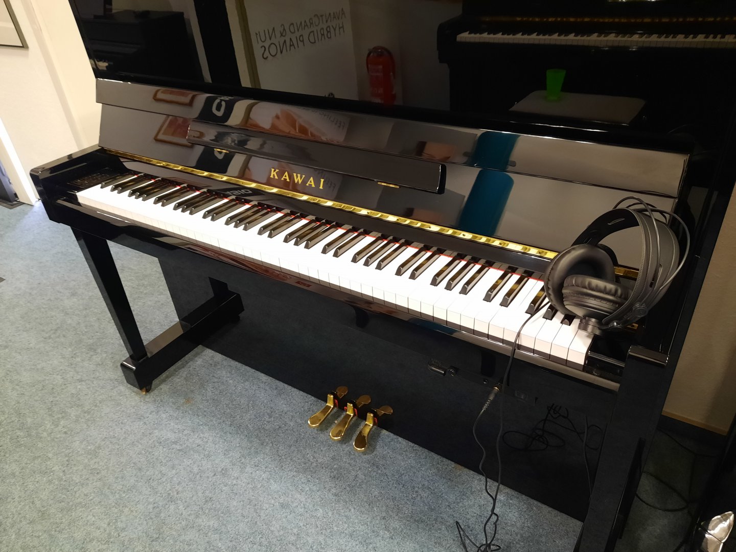 Kawai AT 125 von 1997 in Schwarz glänzend