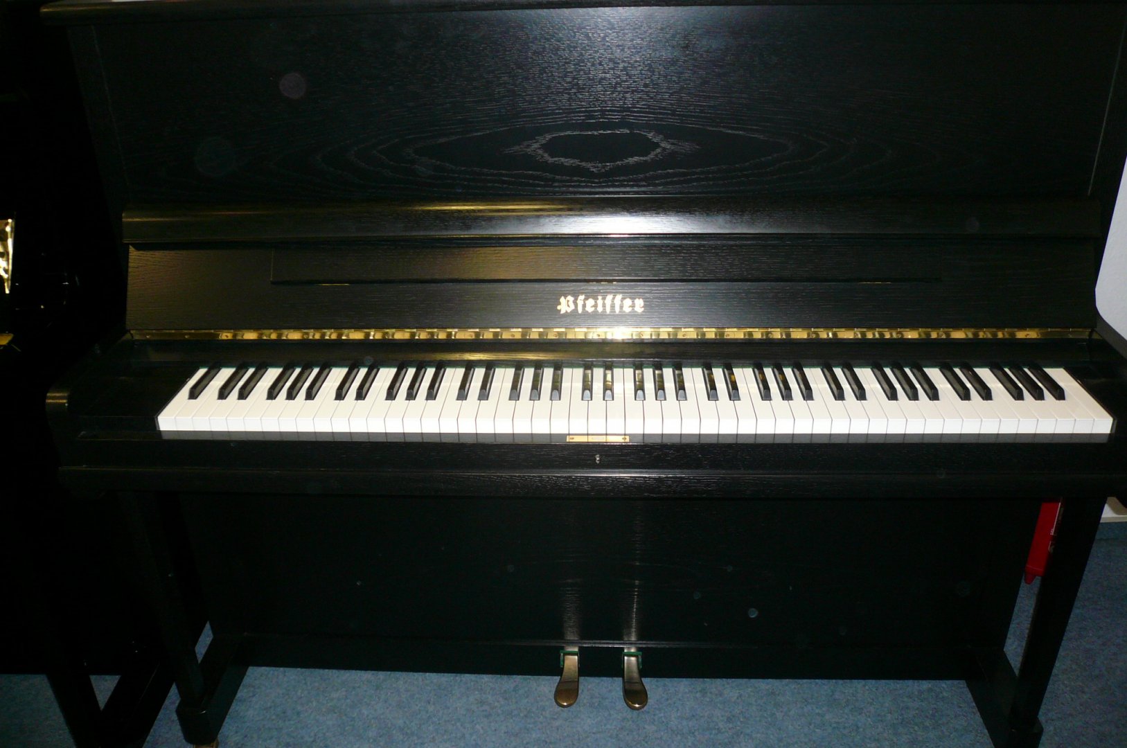 Pfeiffer 122 von 1992 in Schwarz matt