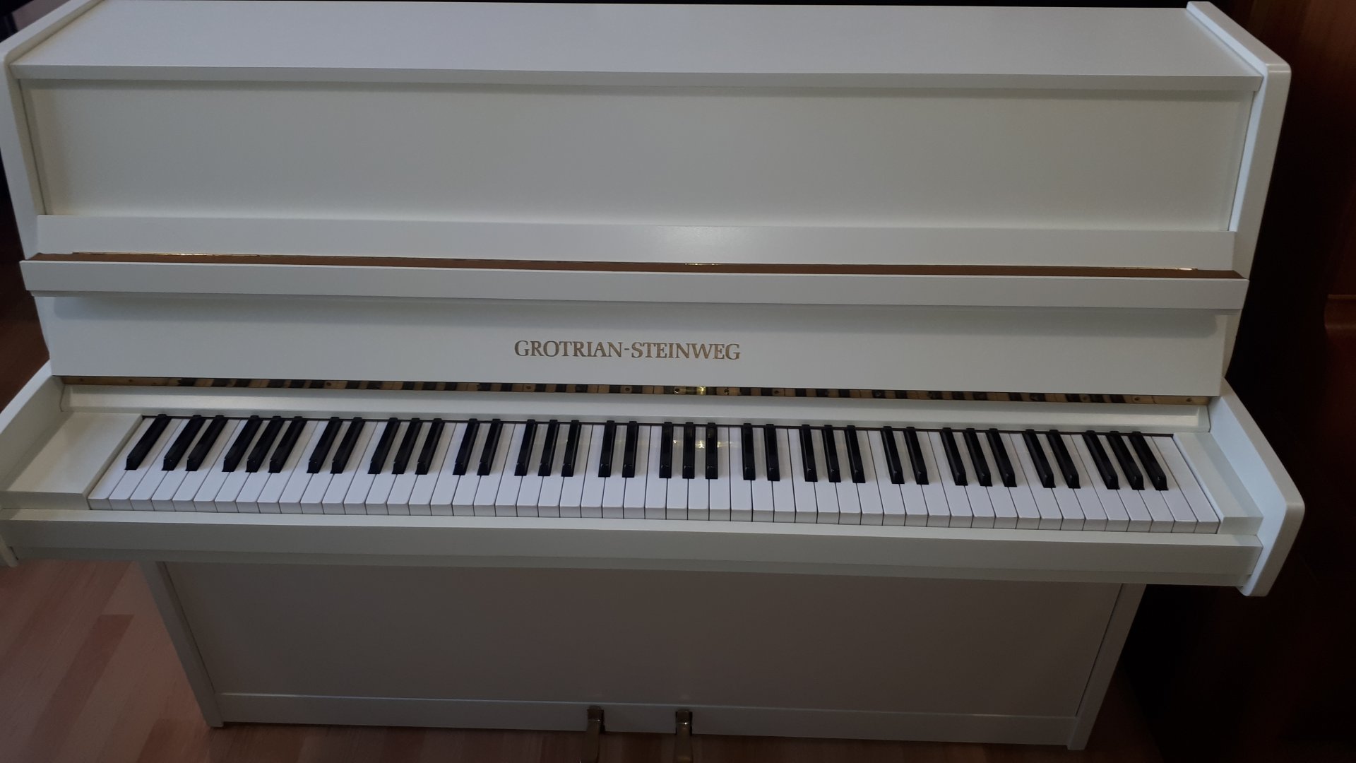 Grotrian-Steinweg M 110 von 1977 in Weiß matt
