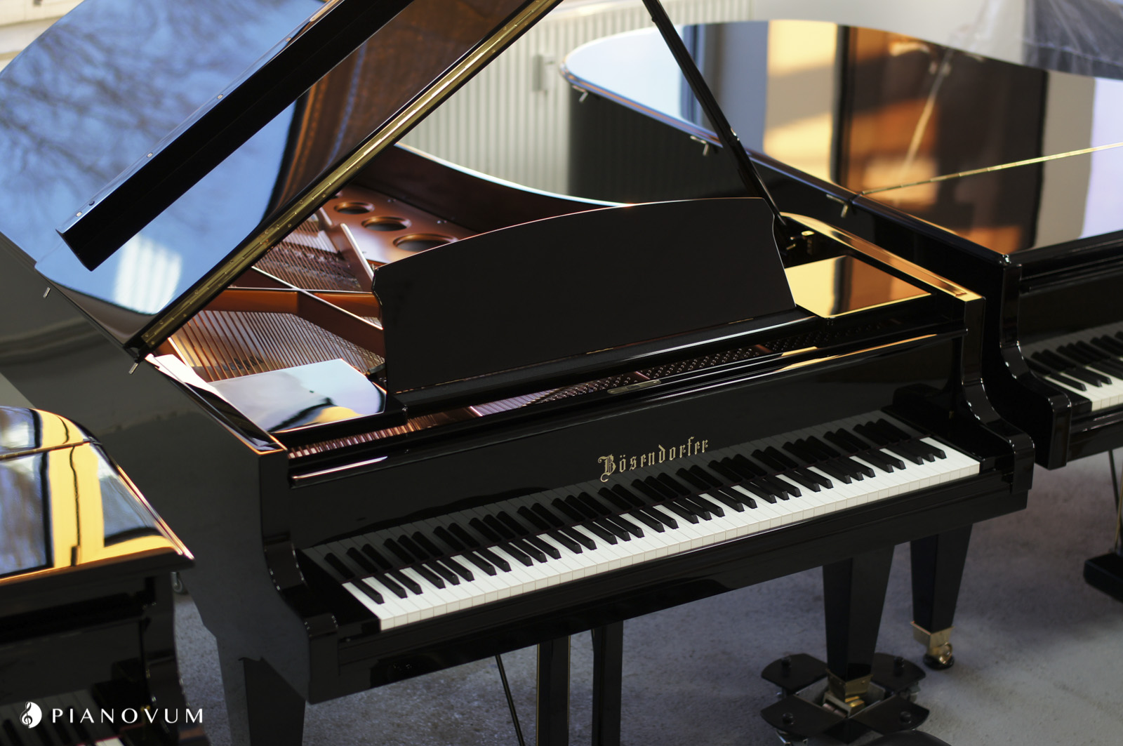 Bösendorfer 200 von 1985 in Schwarz glänzend