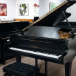 Schimmel 210 von 1988 in Schwarz matt