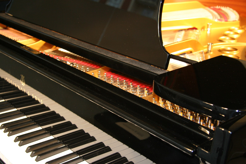 Steinway & Sons M-170 von 1980 in Schwarz glänzend
