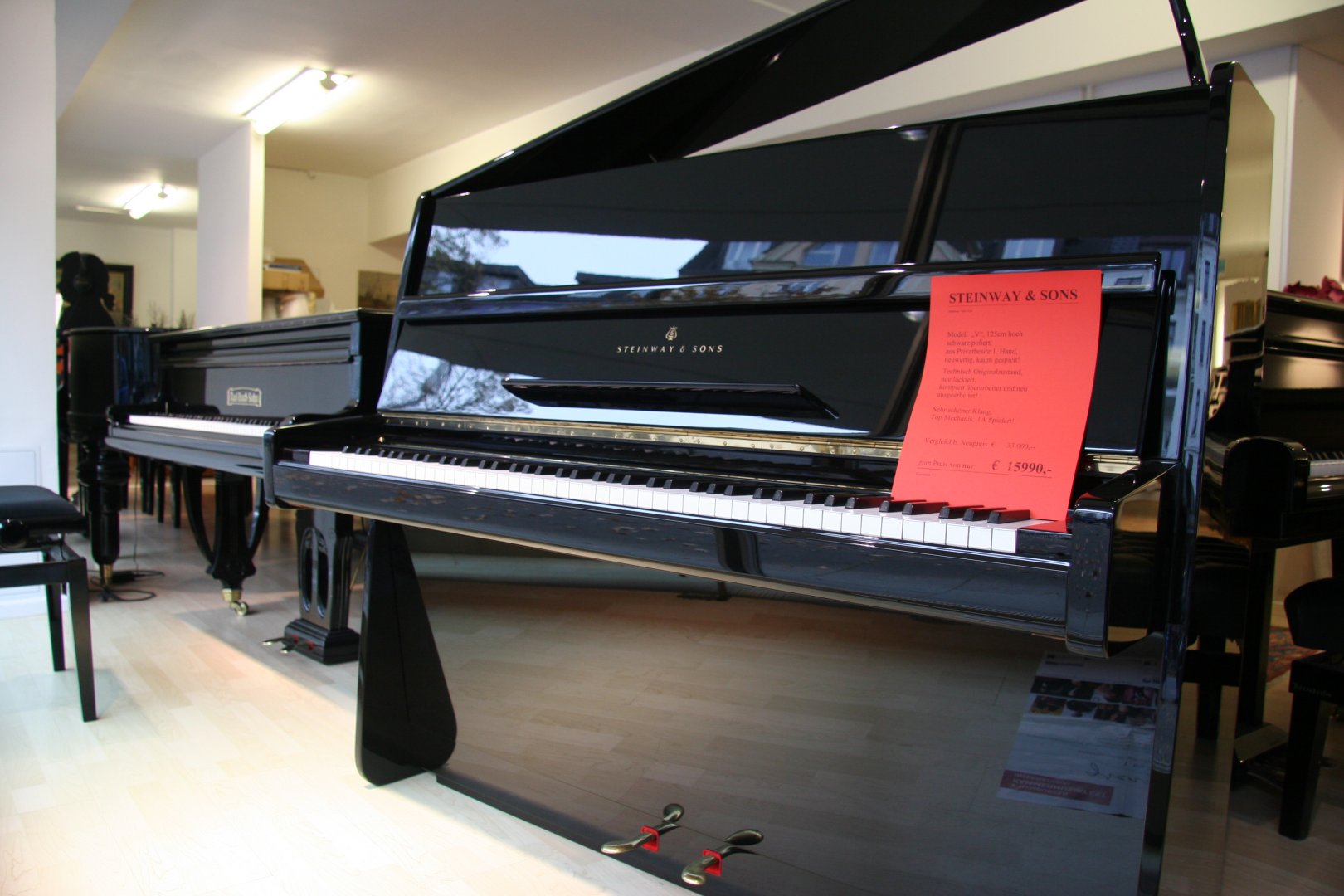 Steinway & Sons V von 1958 in Schwarz glänzend
