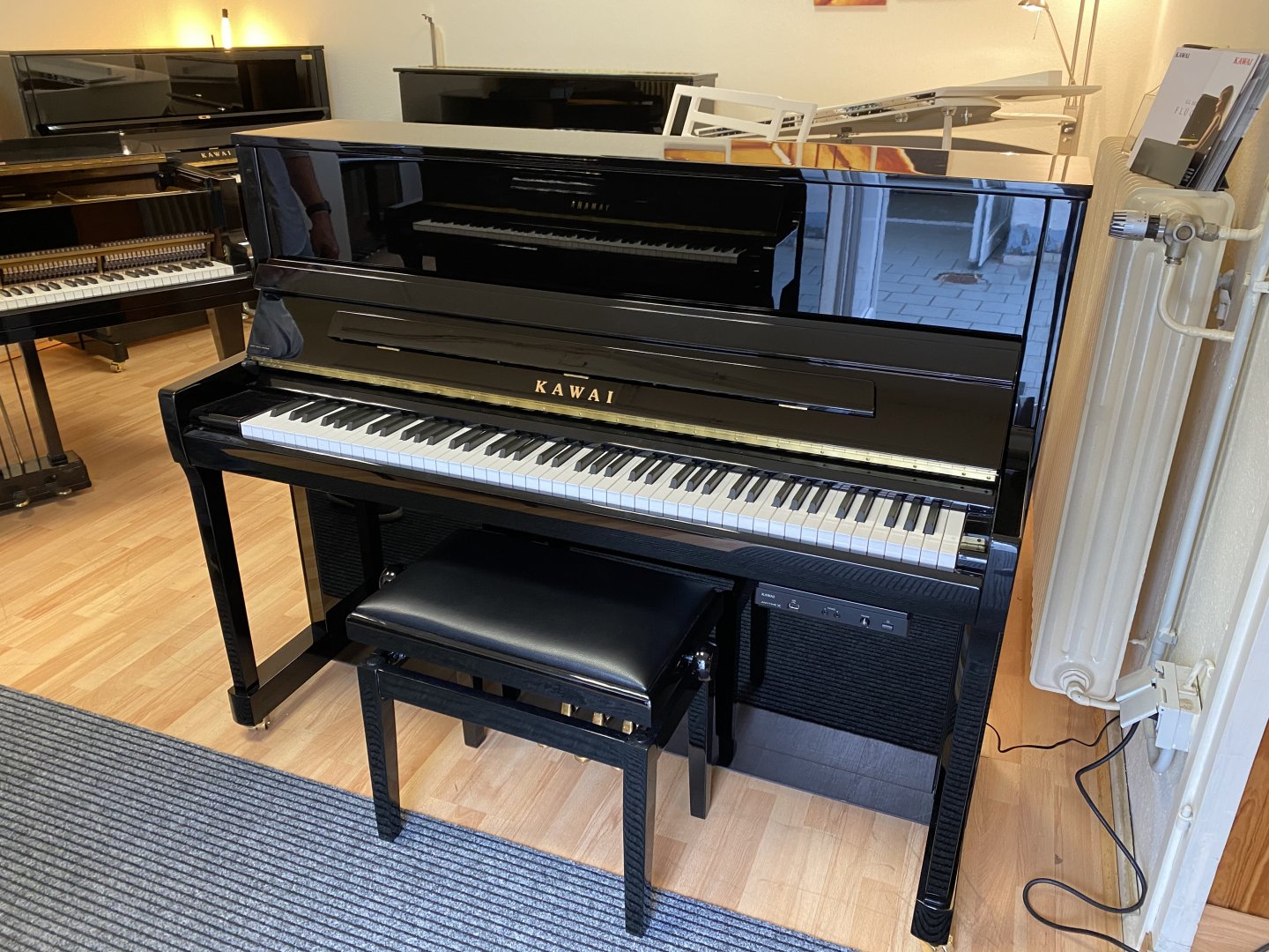 Kawai Klavier K 300 schwarz poliert ATX2 gebraucht von