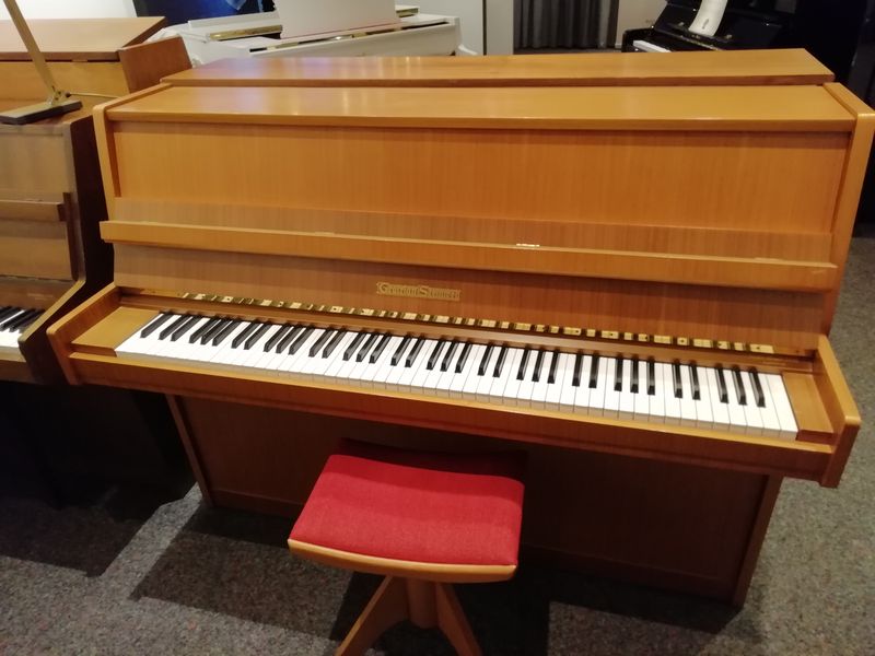 Grotrian-Steinweg 110 von 1972 in Kirschbaum matt