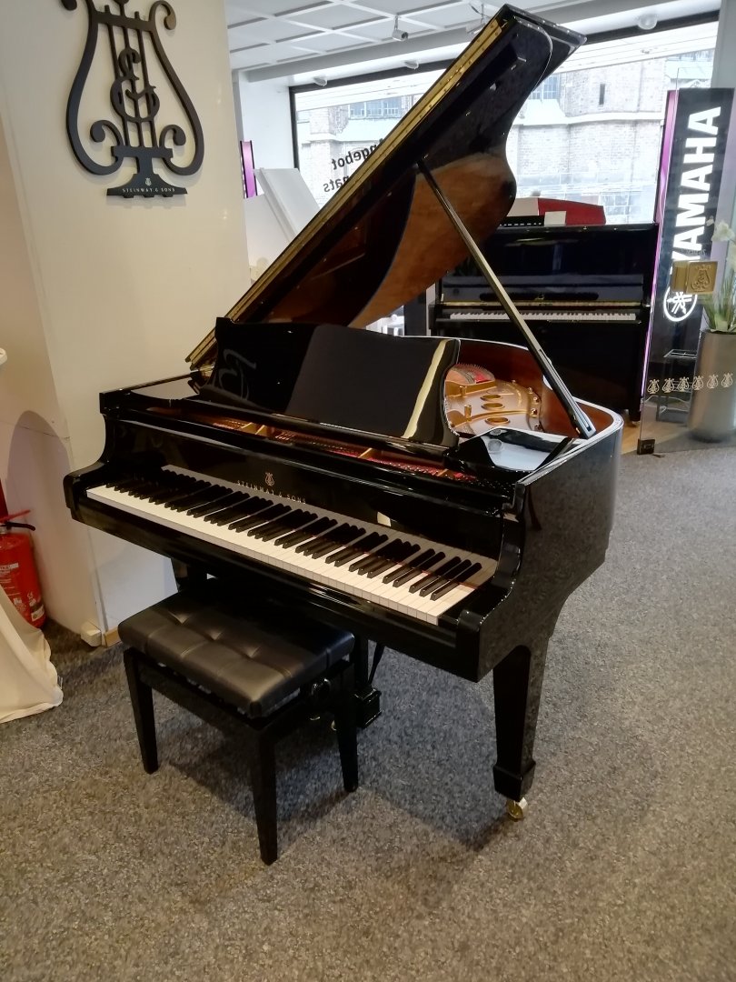 Steinway & Sons S-155 von 1943 in Schwarz glänzend